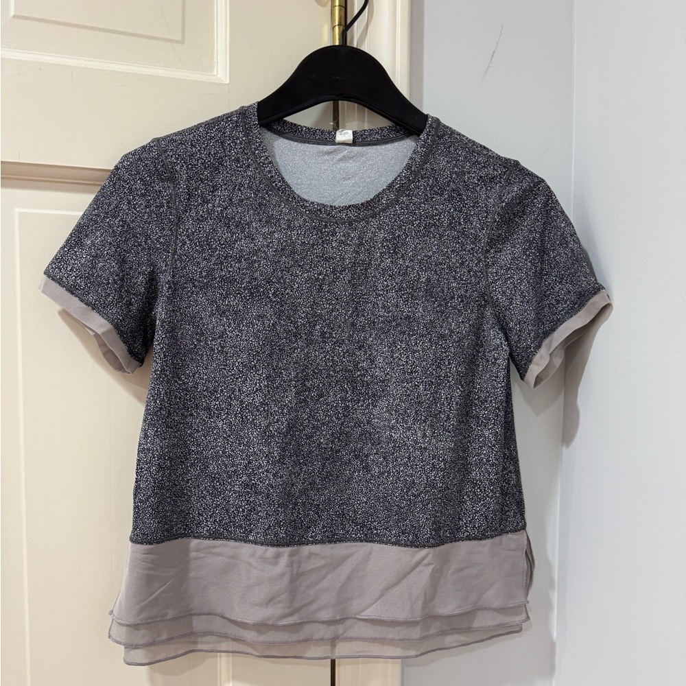 Lululemon size 2 gray shirt top